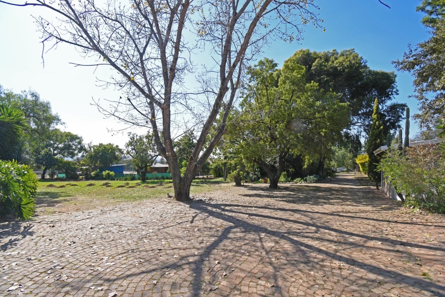 5 Bedroom Property for Sale in Mnandi Gauteng
