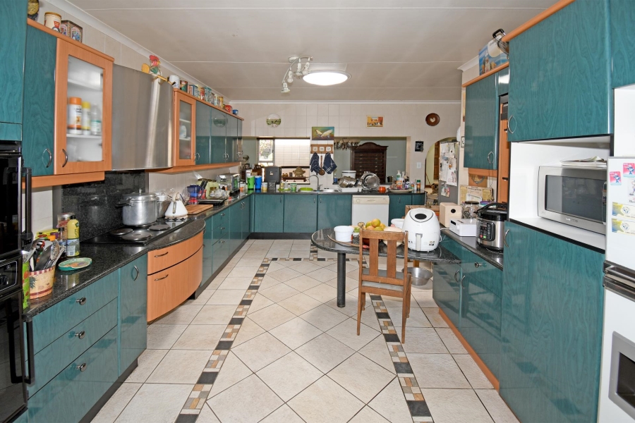 5 Bedroom Property for Sale in Mnandi Gauteng