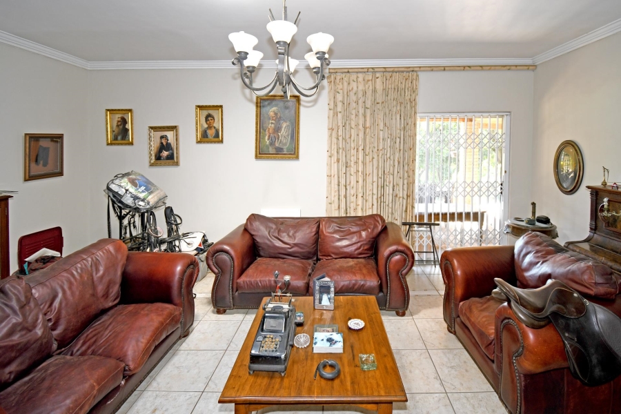 5 Bedroom Property for Sale in Mnandi Gauteng
