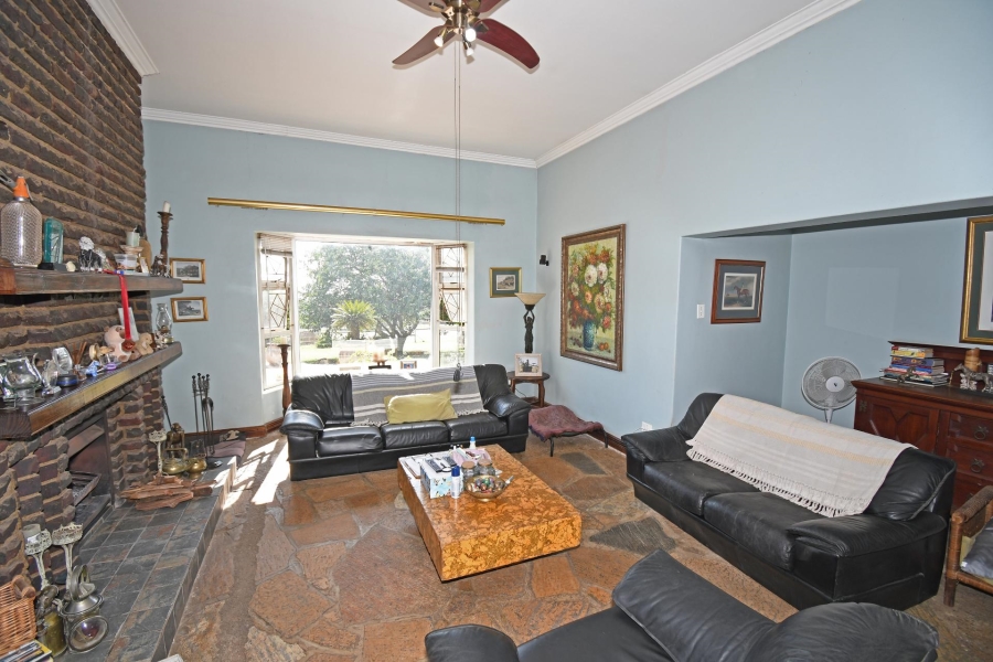 5 Bedroom Property for Sale in Mnandi Gauteng