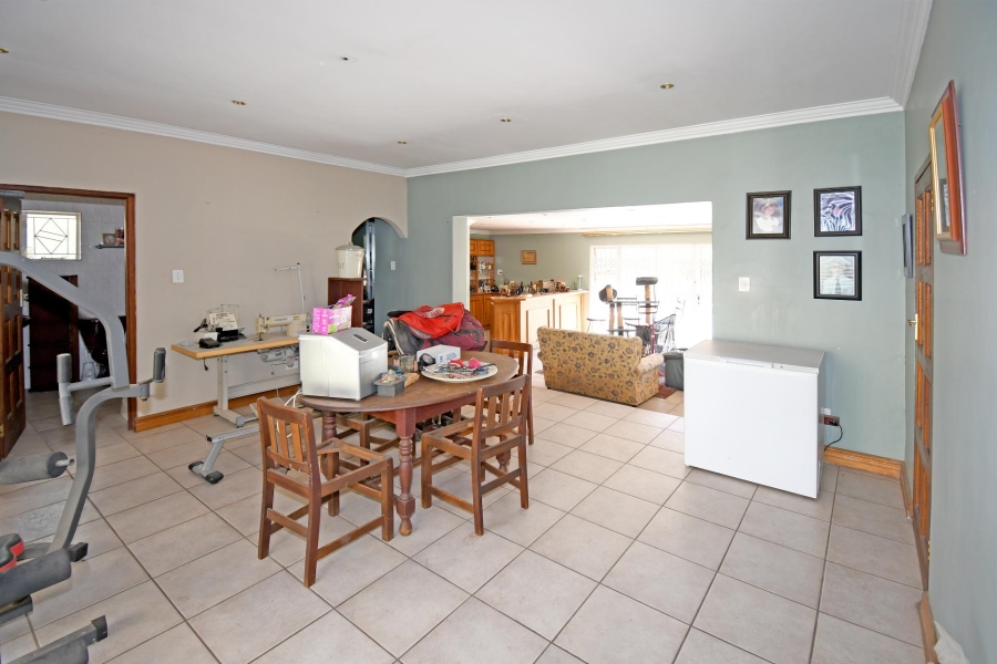 5 Bedroom Property for Sale in Mnandi Gauteng