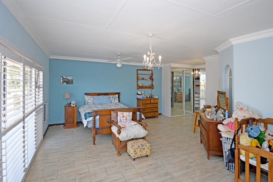 5 Bedroom Property for Sale in Mnandi Gauteng
