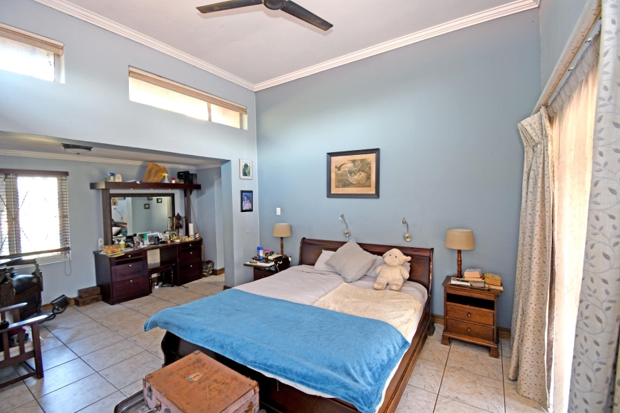 5 Bedroom Property for Sale in Mnandi Gauteng
