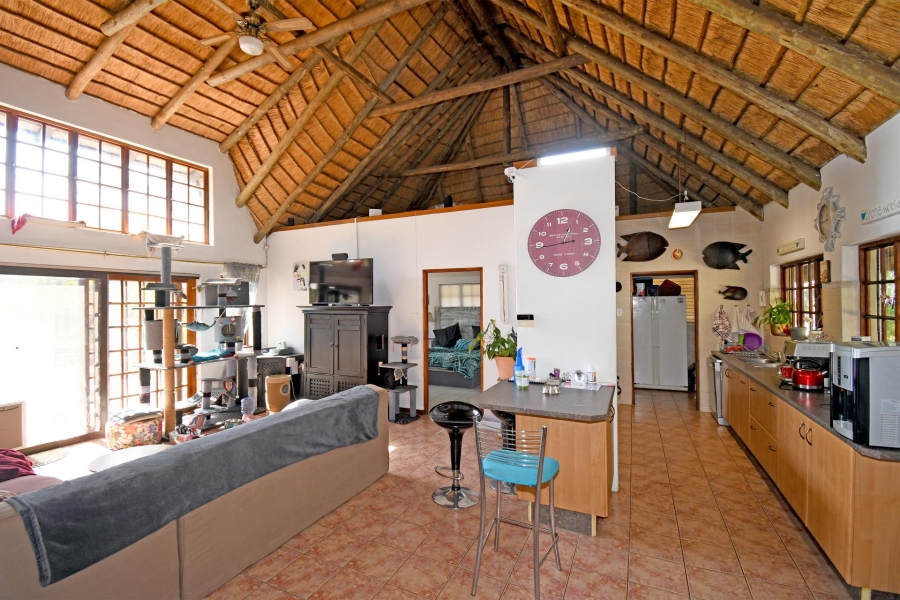 5 Bedroom Property for Sale in Mnandi Gauteng