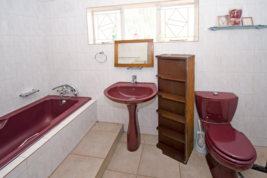 5 Bedroom Property for Sale in Mnandi Gauteng