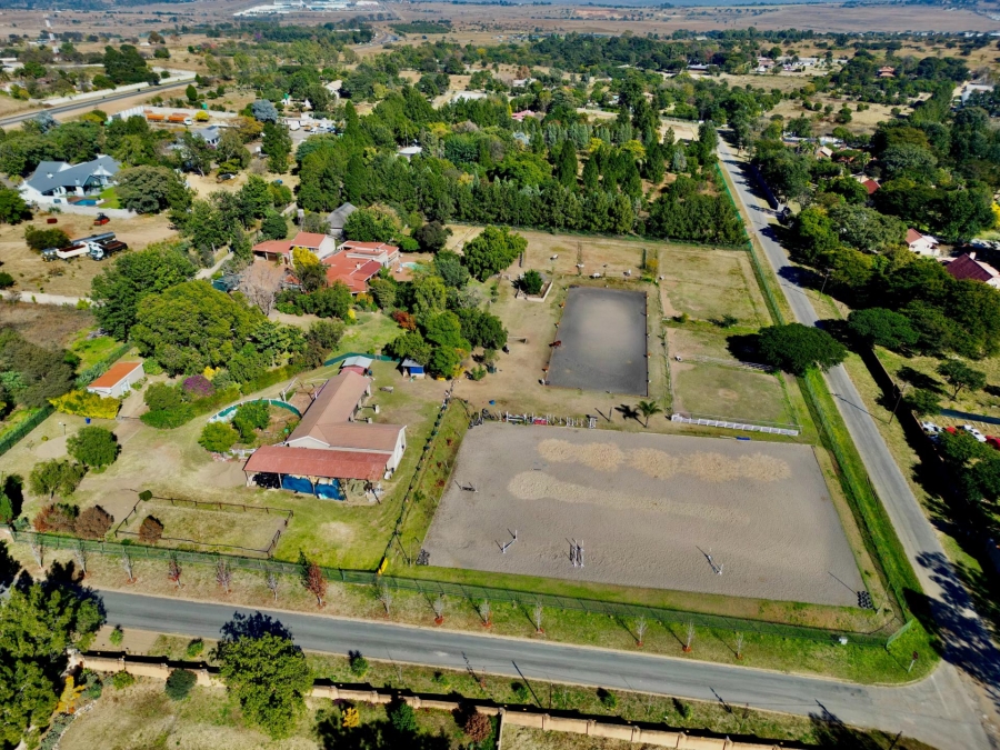 5 Bedroom Property for Sale in Mnandi Gauteng
