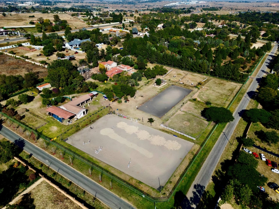 5 Bedroom Property for Sale in Mnandi Gauteng
