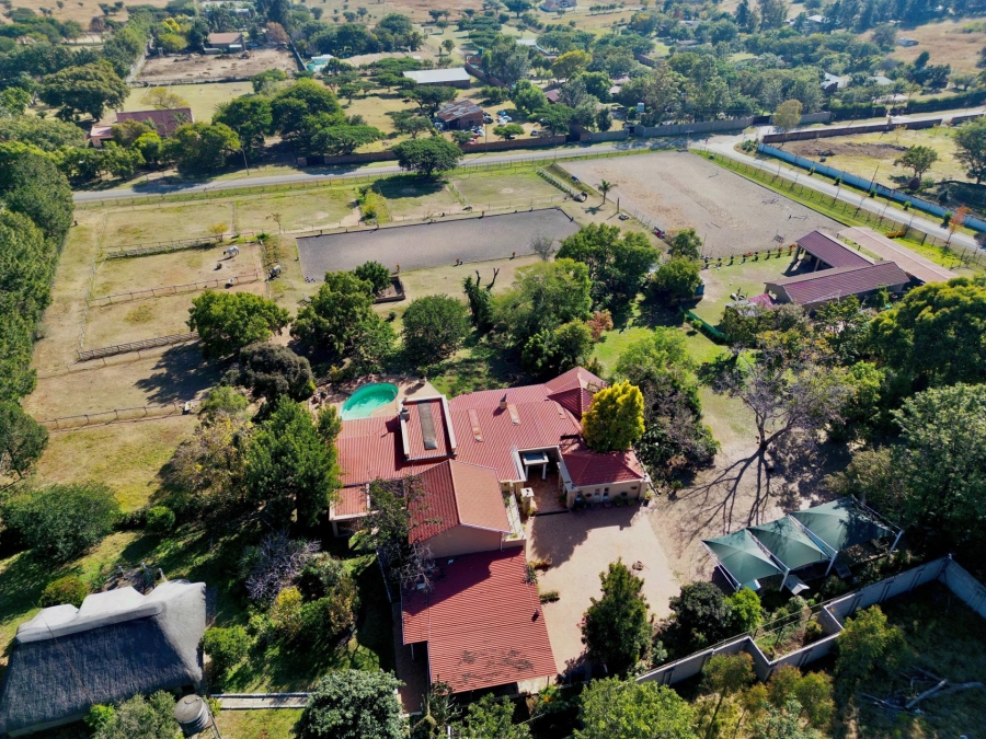 5 Bedroom Property for Sale in Mnandi Gauteng