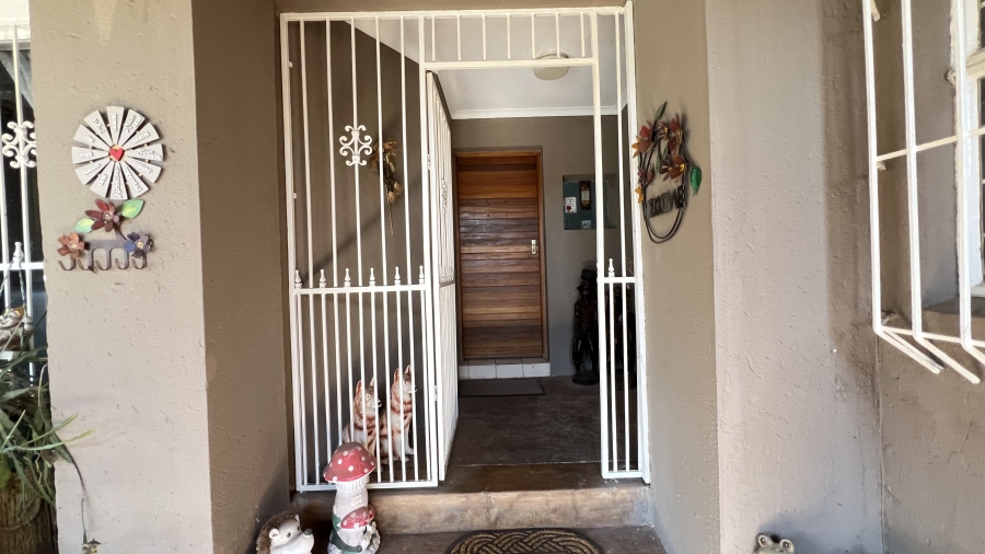 4 Bedroom Property for Sale in Rangeview Gauteng