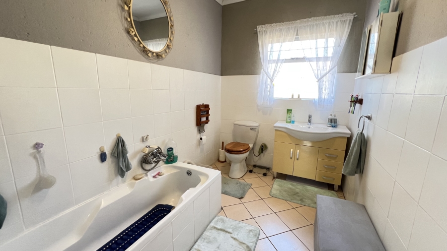 4 Bedroom Property for Sale in Rangeview Gauteng