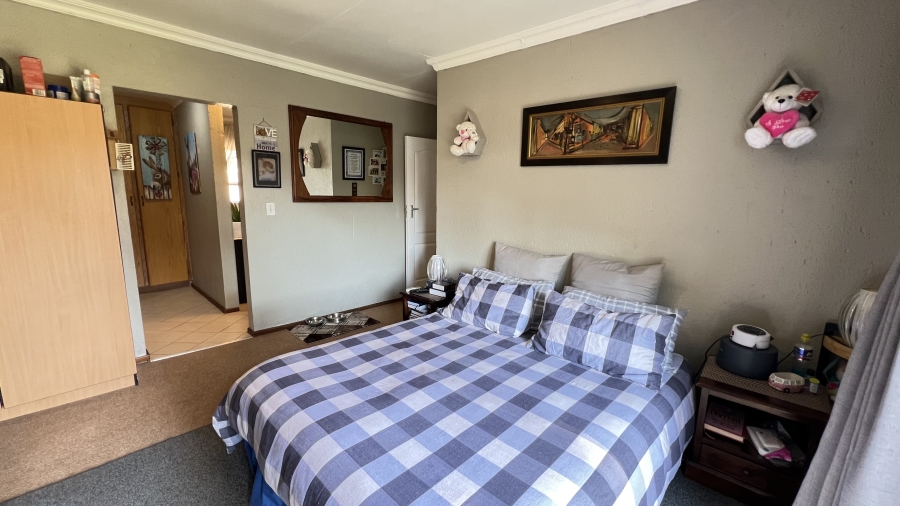 4 Bedroom Property for Sale in Rangeview Gauteng