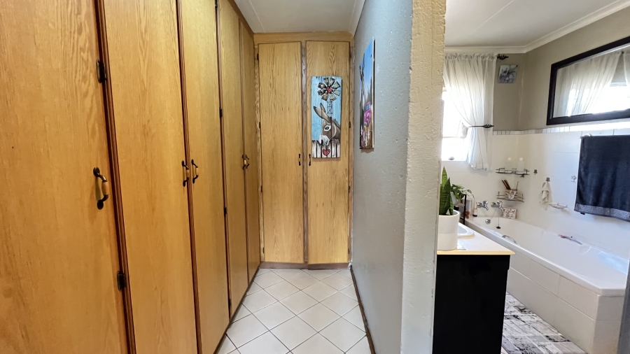 4 Bedroom Property for Sale in Rangeview Gauteng
