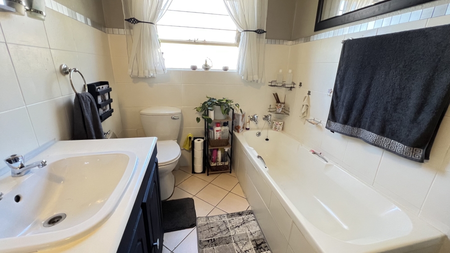 4 Bedroom Property for Sale in Rangeview Gauteng