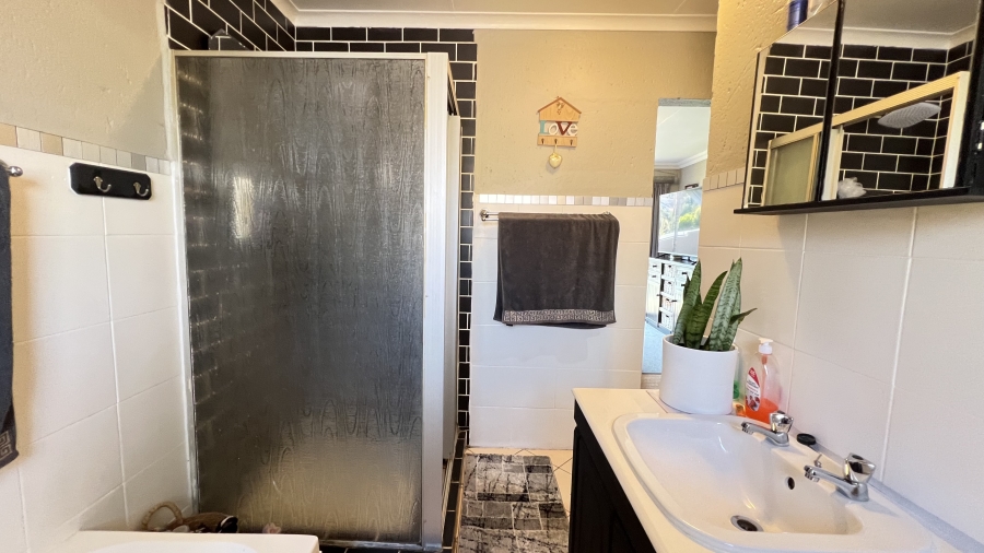 4 Bedroom Property for Sale in Rangeview Gauteng