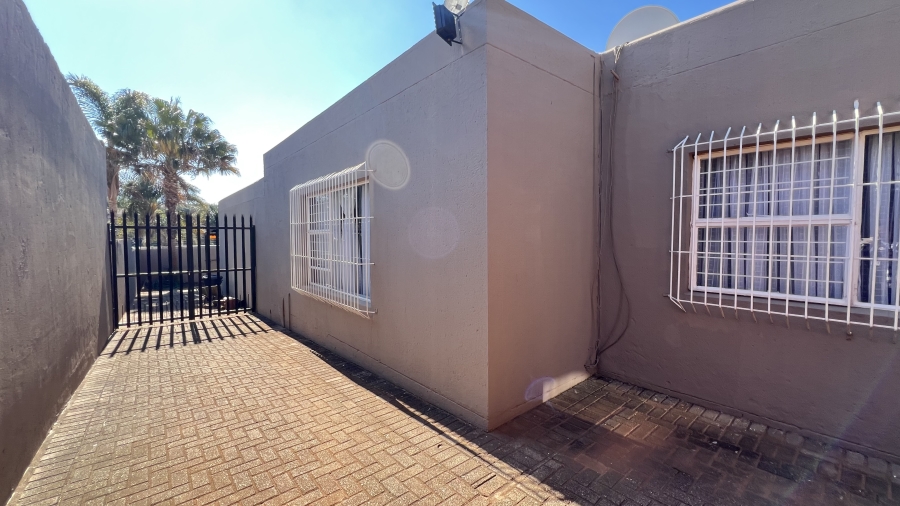 4 Bedroom Property for Sale in Rangeview Gauteng