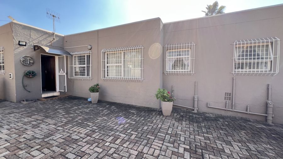 4 Bedroom Property for Sale in Rangeview Gauteng