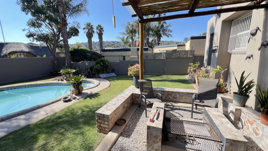 4 Bedroom Property for Sale in Rangeview Gauteng
