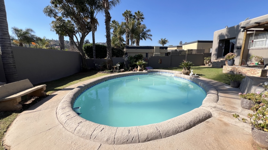4 Bedroom Property for Sale in Rangeview Gauteng