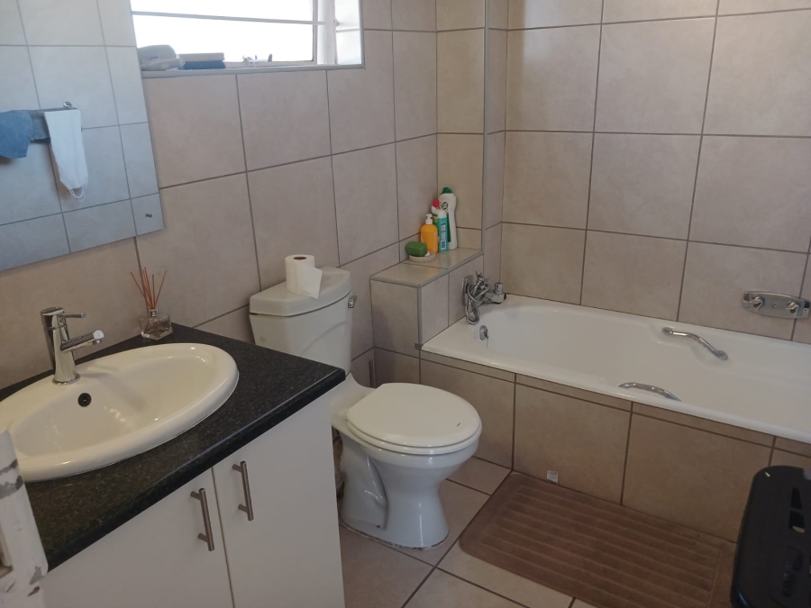 To Let 3 Bedroom Property for Rent in Epsom Downs Gauteng