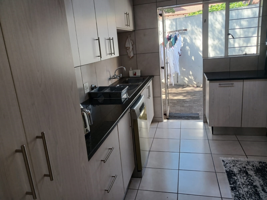 To Let 3 Bedroom Property for Rent in Epsom Downs Gauteng