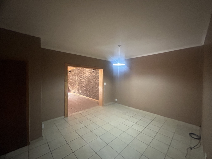 4 Bedroom Property for Sale in Mountain View Gauteng