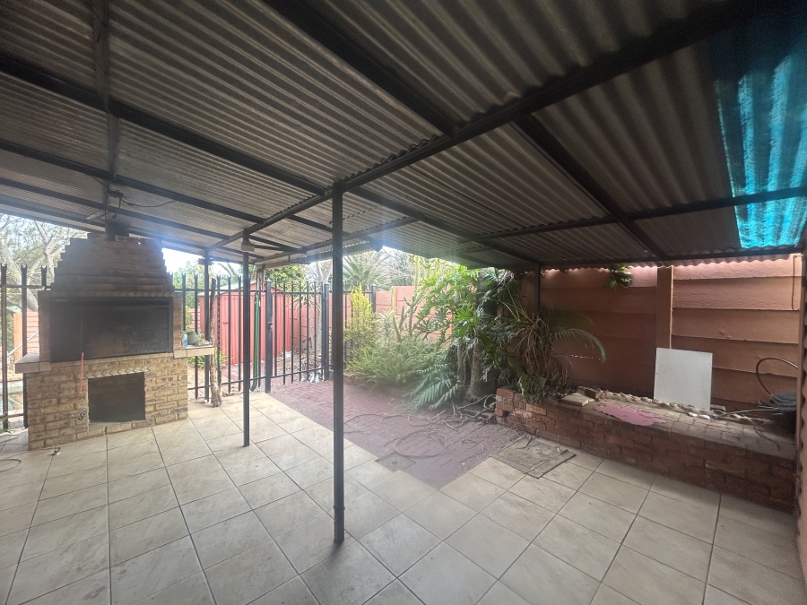 4 Bedroom Property for Sale in Mountain View Gauteng