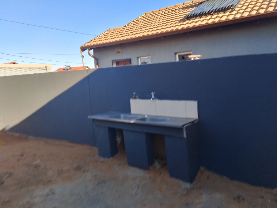 2 Bedroom Property for Sale in Bram Fischerville Gauteng