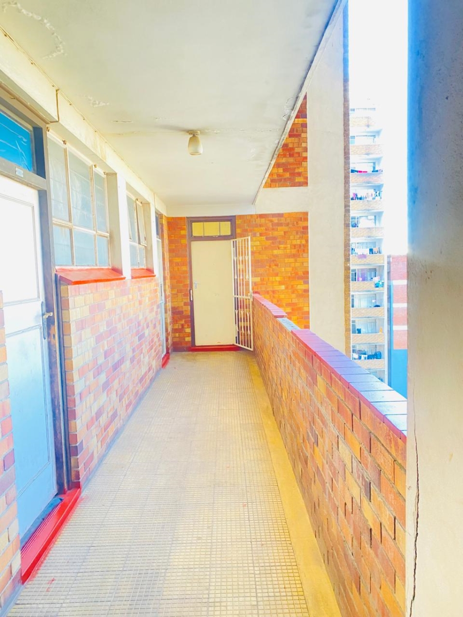 2 Bedroom Property for Sale in Hillbrow Gauteng