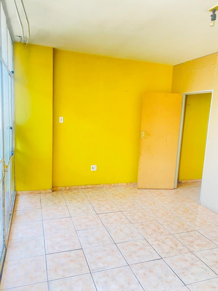 2 Bedroom Property for Sale in Hillbrow Gauteng