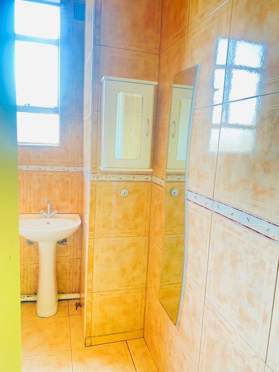 2 Bedroom Property for Sale in Hillbrow Gauteng