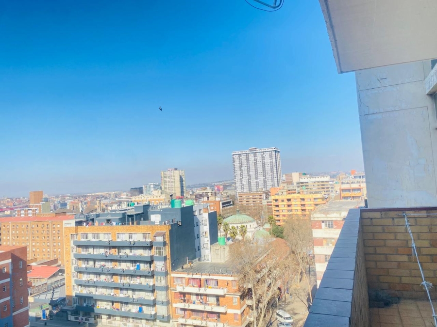 2 Bedroom Property for Sale in Hillbrow Gauteng