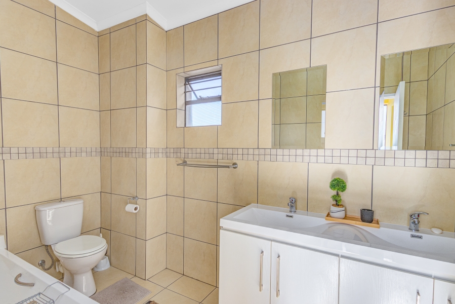 2 Bedroom Property for Sale in Barbeque Downs Gauteng
