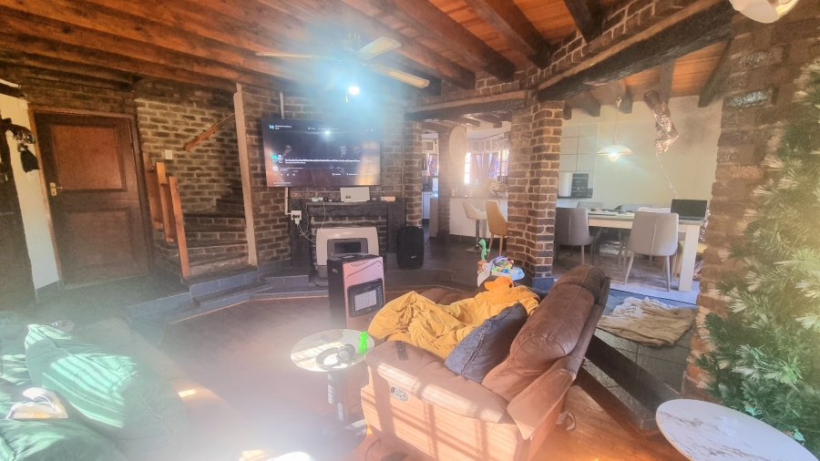To Let 4 Bedroom Property for Rent in Glen Austin Gauteng