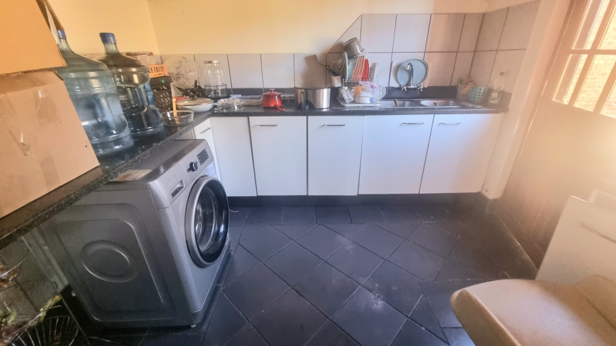 To Let 4 Bedroom Property for Rent in Glen Austin Gauteng