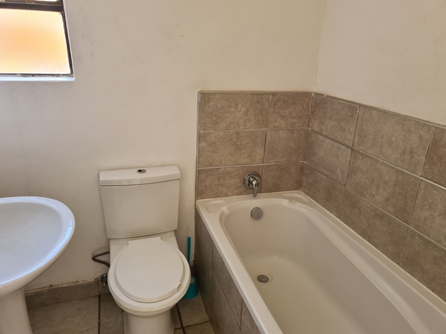 To Let 2 Bedroom Property for Rent in Discovery Gauteng
