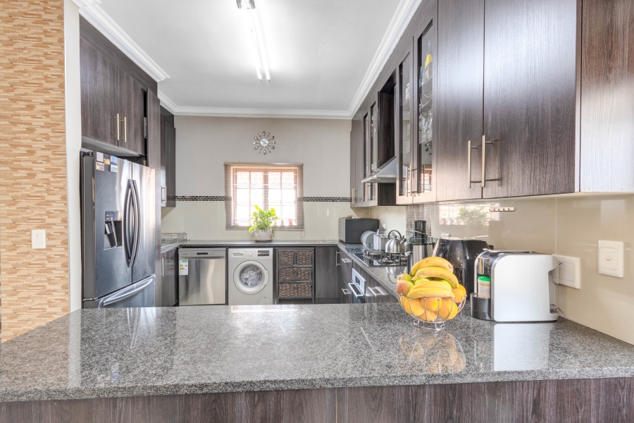 To Let 3 Bedroom Property for Rent in Broadacres Gauteng