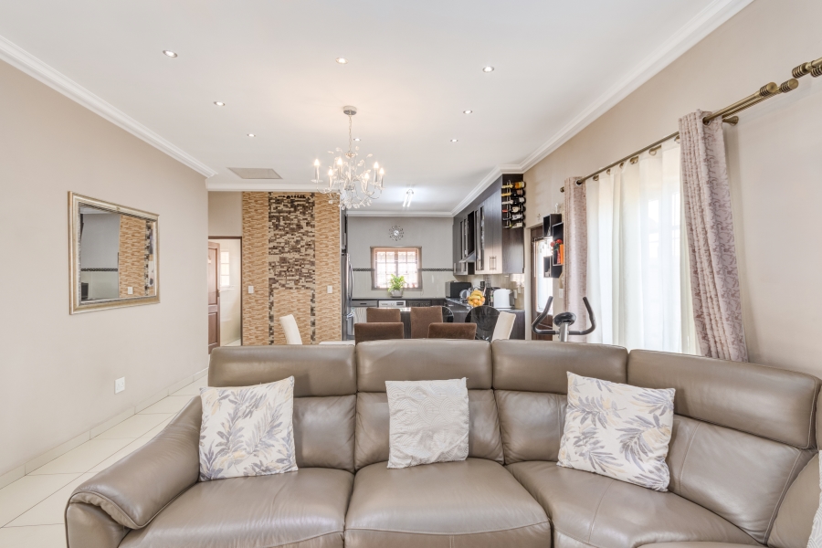 To Let 3 Bedroom Property for Rent in Broadacres Gauteng