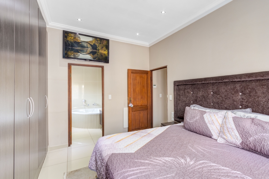 To Let 3 Bedroom Property for Rent in Broadacres Gauteng
