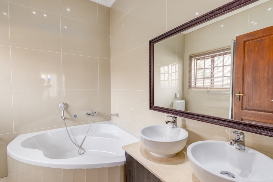 To Let 3 Bedroom Property for Rent in Broadacres Gauteng