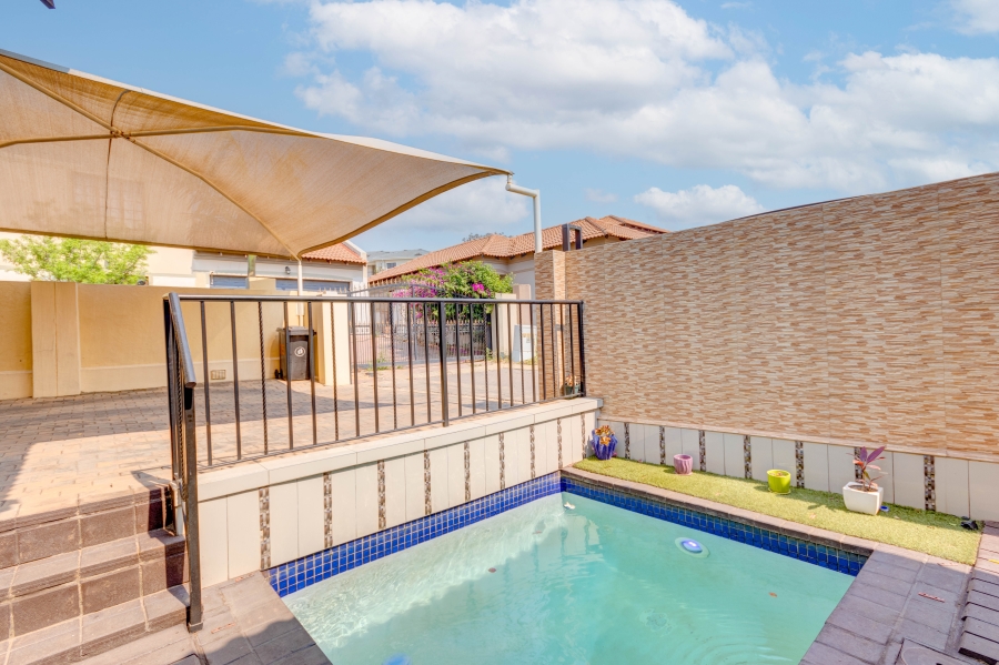 To Let 3 Bedroom Property for Rent in Broadacres Gauteng