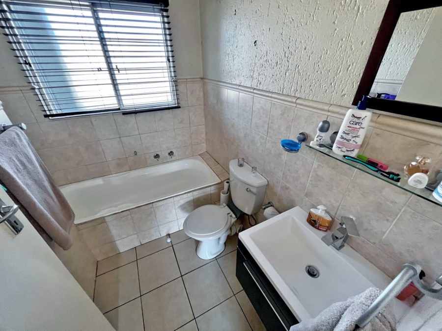 2 Bedroom Property for Sale in Glenhazel Gauteng
