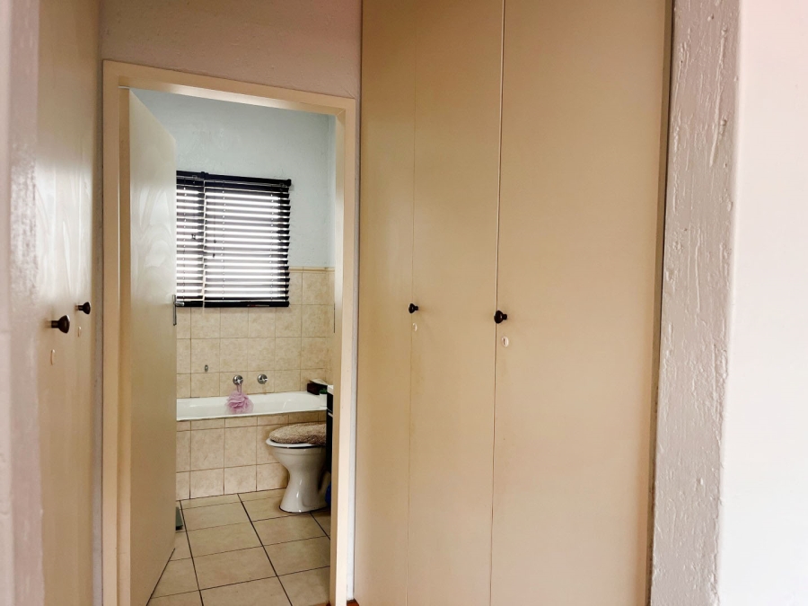 2 Bedroom Property for Sale in Glenhazel Gauteng