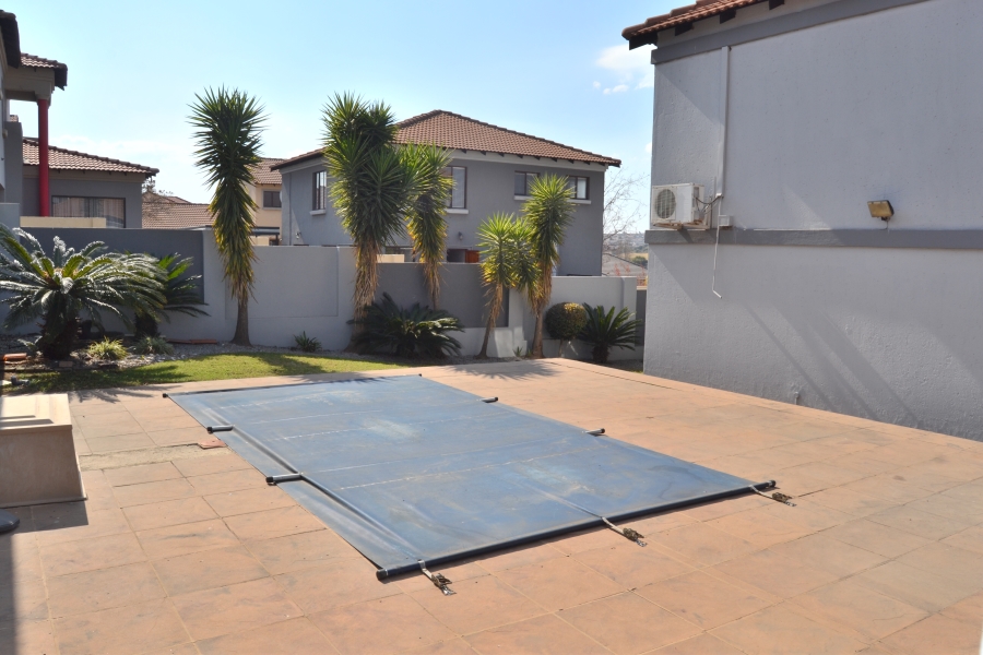 3 Bedroom Property for Sale in Thatchfield Estate Gauteng