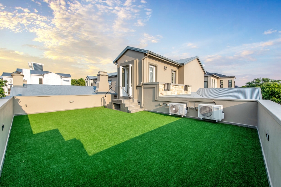 4 Bedroom Property for Sale in Waterfall Country Estate Gauteng