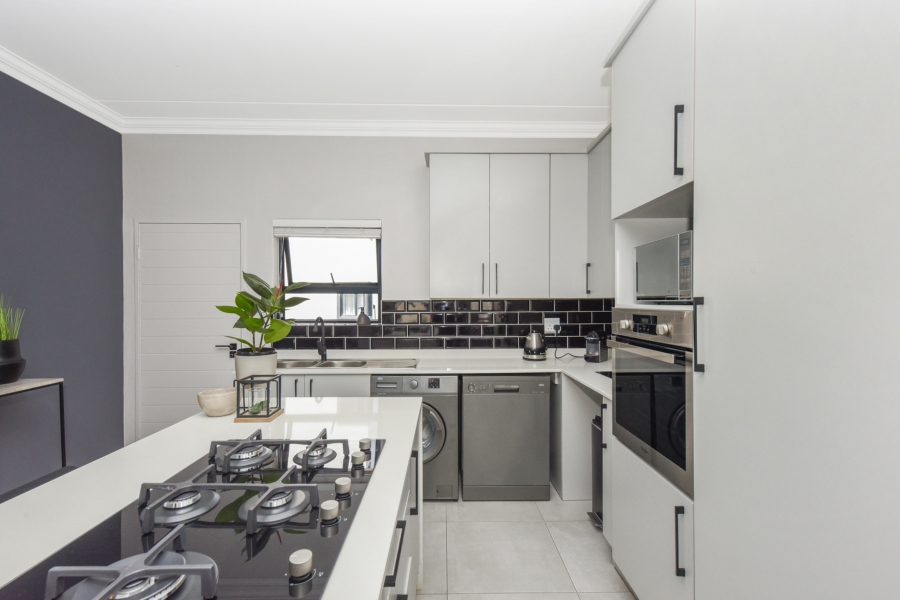 To Let 2 Bedroom Property for Rent in Bryanston Gauteng