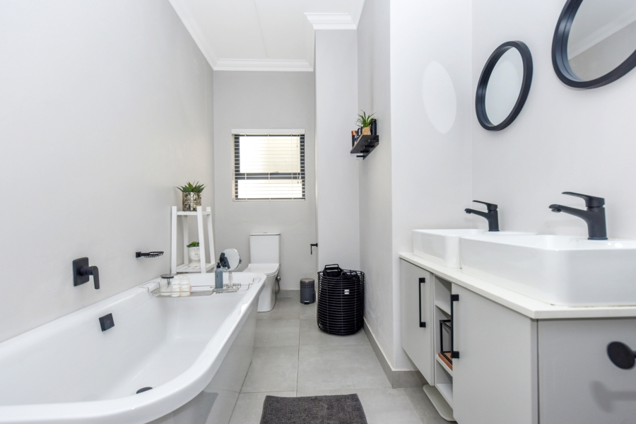To Let 2 Bedroom Property for Rent in Bryanston Gauteng