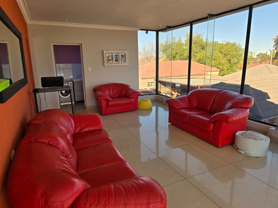 5 Bedroom Property for Sale in Alveda Park Gauteng