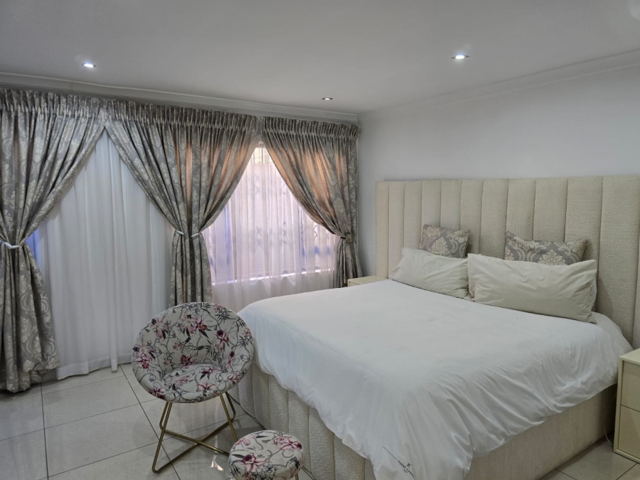 5 Bedroom Property for Sale in Alveda Park Gauteng