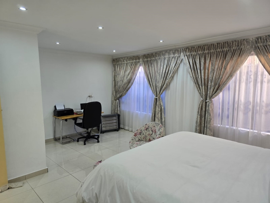 5 Bedroom Property for Sale in Alveda Park Gauteng