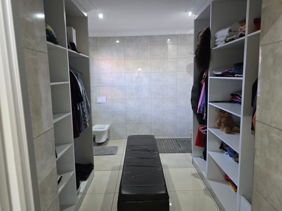 5 Bedroom Property for Sale in Alveda Park Gauteng